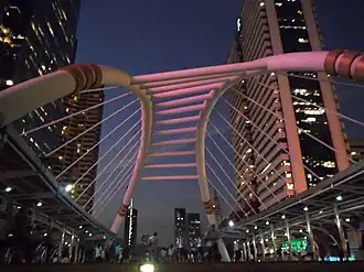 Chong Nonsi Skywalk, linkage point between Silom Line and BRT.