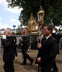 Reliquary of Lidwina of Schiedam during the procession in Het Bat