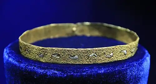 Arzhan-2 gold bracelet, Tuva National Museum.