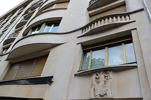 Sinuous curves on the façade of Avenue Montaigne no. 26 in Paris, by Louis Duhayon and Marcel Julien (1937)[236]