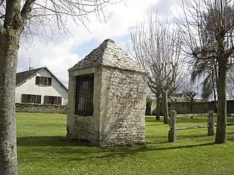 A covered well in Banville