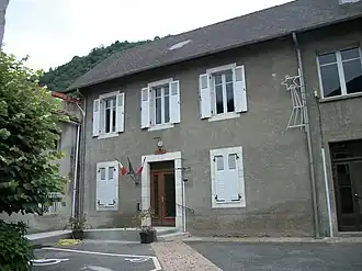 The town hall in Chaum