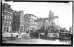Houtgracht looking southeast to Mozes en Aäronkerk and Leprozengracht
