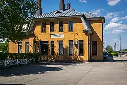 Side facade of the station building