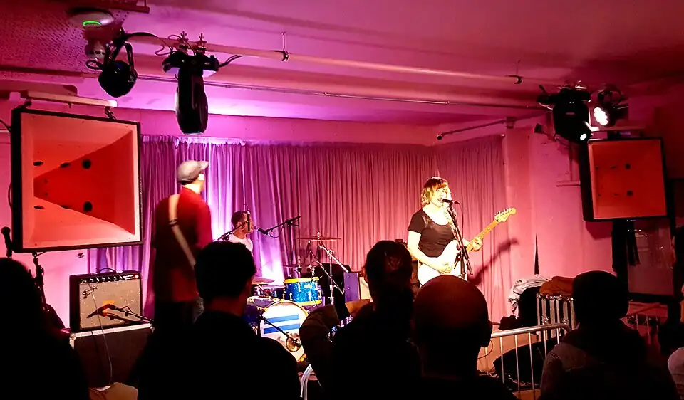 Doe - Manchester 2018-10-23.jpg