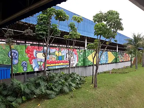 Graffiti mural at the height of Patriarca-Vila Ré Station.