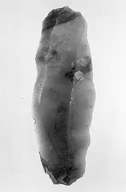 Flint blade, grave D19