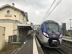 TER Auvergne-Rhône-Alpes train at the platform