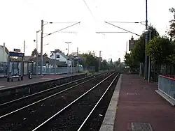 The station and its platform