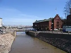 A view of the Katajanokka canal, with restaurant Sipuli in the background on the right.