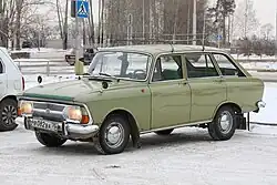Pre-1982 Izh-2125, showing a metallic grille similar to that of the 412