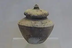 Proto-porcelain pot