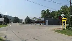 Looking south on Ohio Highway 124 in Latham