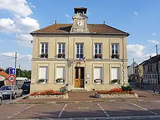 The town hall of Le Mesnil-Aubry