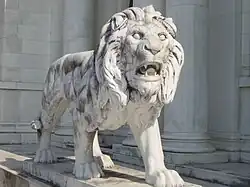 Image of the left Lion at the main entrance