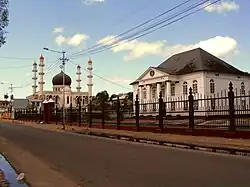 Neveh Shalom Synagogue next to the Mosque Keizerstraat