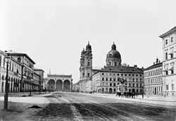 Pre-1891 photograph looking south to the Feldherrnhalle from the Odeonsplatz