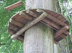 Noninvasive method of fixing a tree platform
