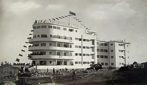 Streamline Moderne - Bellona Hotel, Eforie, by George Matei Cantacuzino, 1934–1940[88]