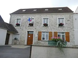 The town hall in Péroy-les-Gombries