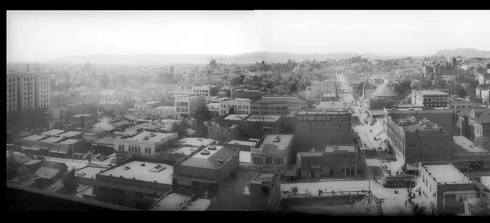1904 panorama including the 600 block of Spring St.; the streetcar is traveling south on Spring, crossing 6th St.