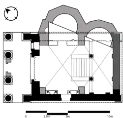 An architectural floor plan of a Roman temple in black ink with two horseshoe-like apses in gray