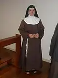 The religious habit of the Clarisses (also known as Poor Clares) is brown, with a black veil.