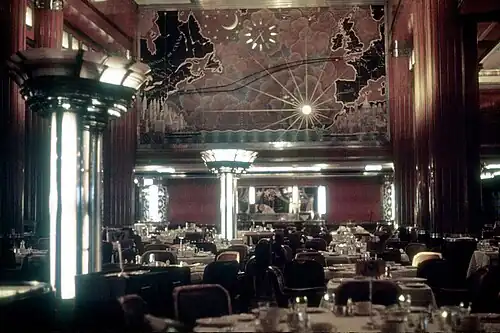 First class dining room, now known as the "Grand Salon". Note the mural above, which had a moving crystal model that tracked the route progress of the Queen Mary and later, when in service, RMS Queen Elizabeth.