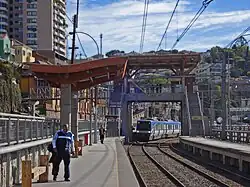 Train to Limache entering Recreo