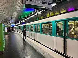 Line 12 platforms at Montparnasse–Bienvenüe