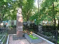 Grave marker topped with a bust