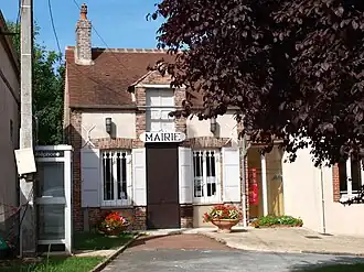 The town hall in Villenavotte