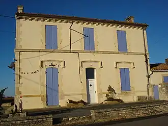 The town hall in Vinax