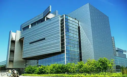 The Wayne Lyman Morse United States Courthouse in Eugene, Oregon by Thom Mayne (2006)