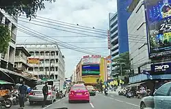 Final stretch of Yaowarat road toward Wang Burapha (the left side is the alley to Saphan Han)