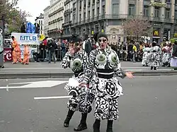Two participants posing on the Place de la Bourse