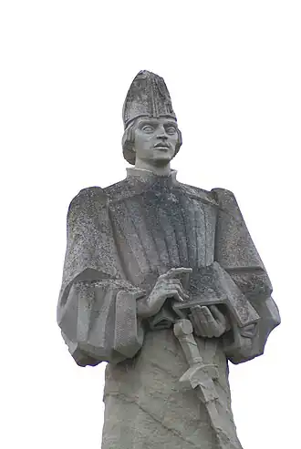 Скульптура Алвару Мартинша в Ангра-ду-Эроишму