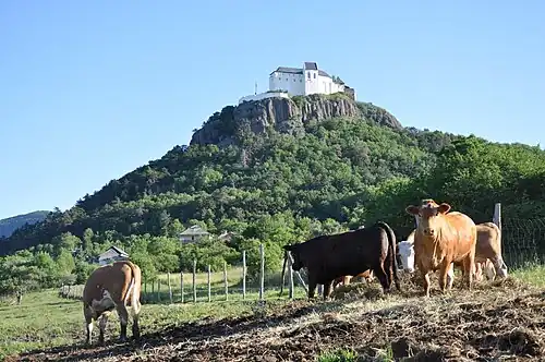 Вид замка из долины
