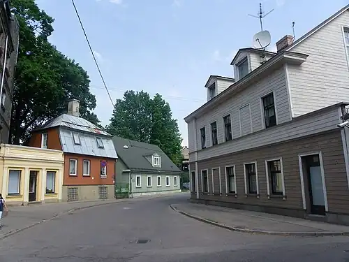 Дома № 5 (слева) и 4А (справа)