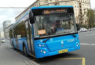 Автобус на маршруте 144к на Ленинском проспекте