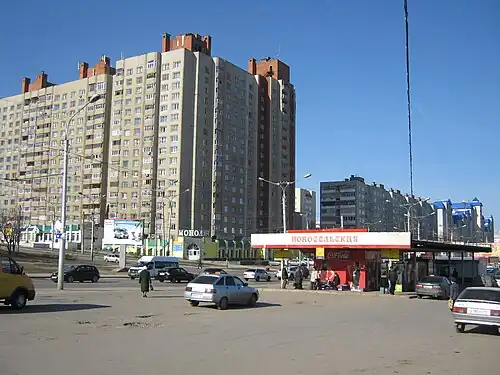 18-этажный дом и автостанция Новосельская (пр. М. Горького, дома № 19 и 22)