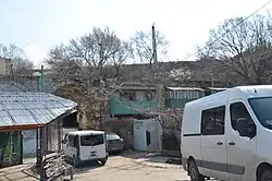 Местные жители используют старый акведук под хозяйственные нужды