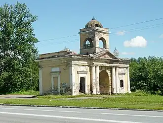 Александровские ворота. Архитектор Ф. И. Демерцов. Сооружены в 1806 году