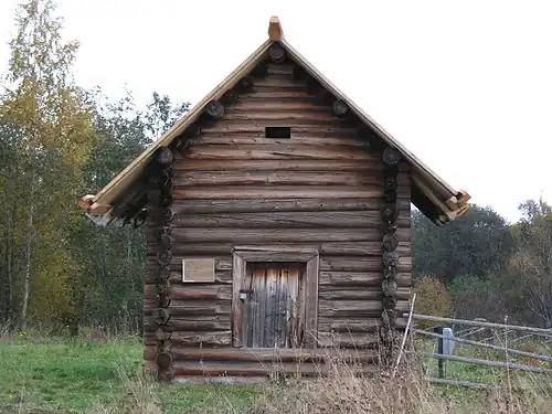 Амбар из деревни Великая Нива в музее-заповеднике «Кижи»