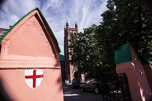 Вход на территорию церкви