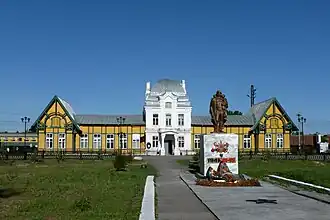 Вокзал станции Верхотурье, вид с Привокзальной площади