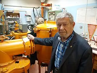 Анфилогов В. Н. в лаборатории Института минералогии УрО РАН