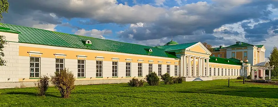 Западный фасад