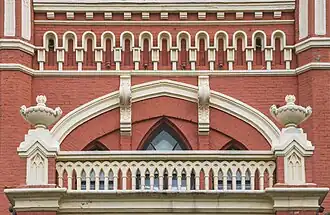 Балюстрада с вазонами