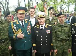 А. А. Дорофеев, М. М. Тхагапсов с бойцами военно-патриотического клуба «Феникс». Майкоп 9 мая 2012 года.